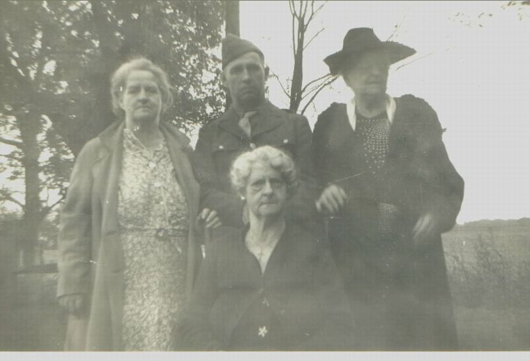 John T. Quinn & family, Indiana 1945