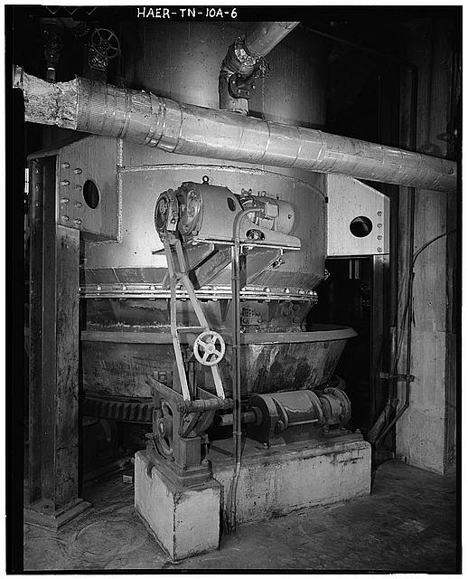 6. Producer ash bin with drive mechanism (producer #6);...