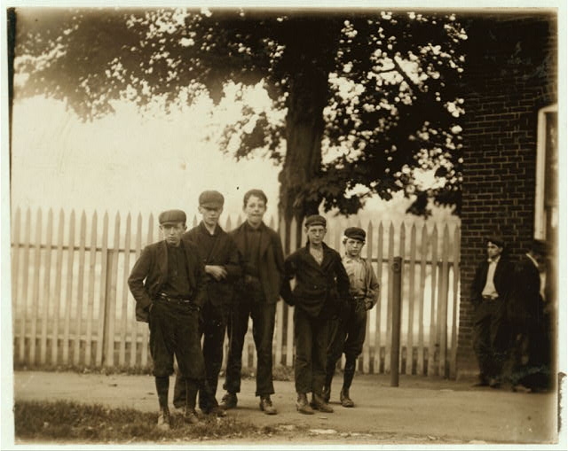 Boys working in Holden-Leonard Co., Bennington, Vt. 3...