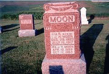 Iva R and Ira J Moon Gravestone
