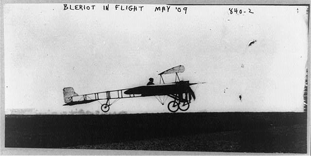 Blériot in flight, May, '09