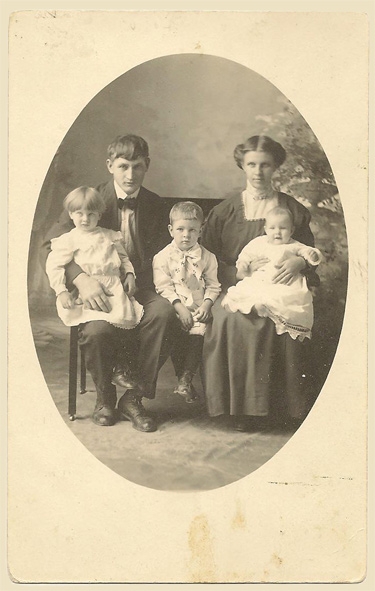Lone Family 1914