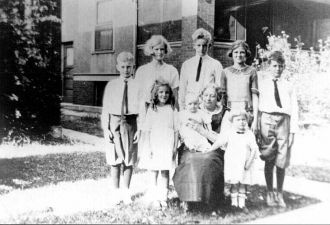 Elizabeth Orr and her Grandchildren