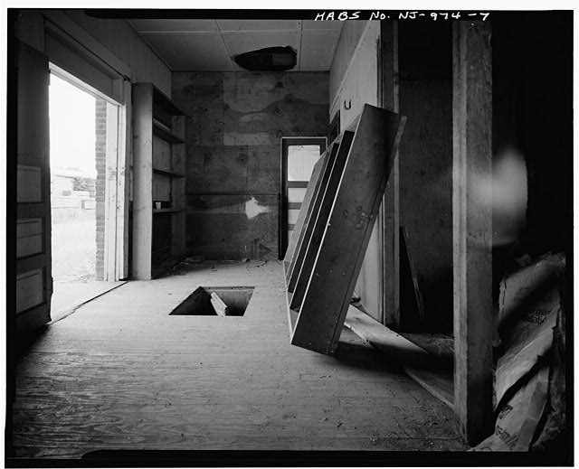 7. WAITING ROOM, SOUTHWEST VIEW - Raritan Railroad...