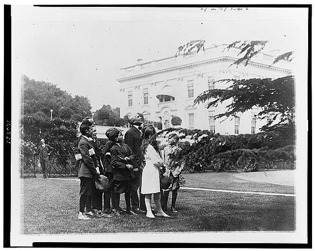 Pointing out an owls nest in the White House grounds to...