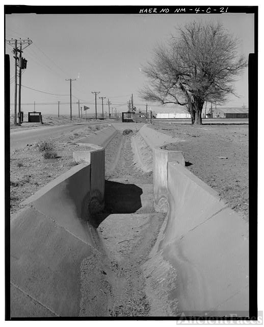 21. MAIN CANAL PARSHALL FLUME AT LATERAL NO. 13. VIEW...