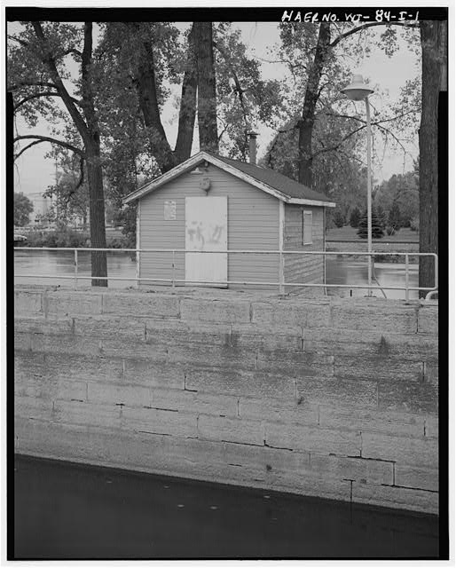 1. VIEW NORTHWEST, Lock shelter - Appleton Locks & Dams,...