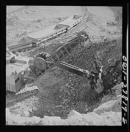Morenci, Arizona. A huge electric shovel loads an ore...