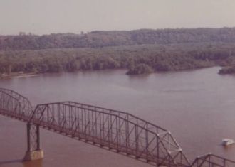 Old Eagle Point (Dubuque/Wisconsin) Bridge