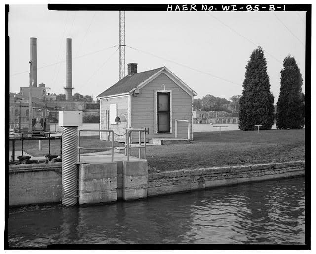 1. VIEW SOUTHWEST, Lock shelter - Cedars Lock & Dam, Lock...