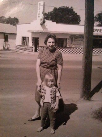 A photo of Mary Frances (Moore) Hahnel