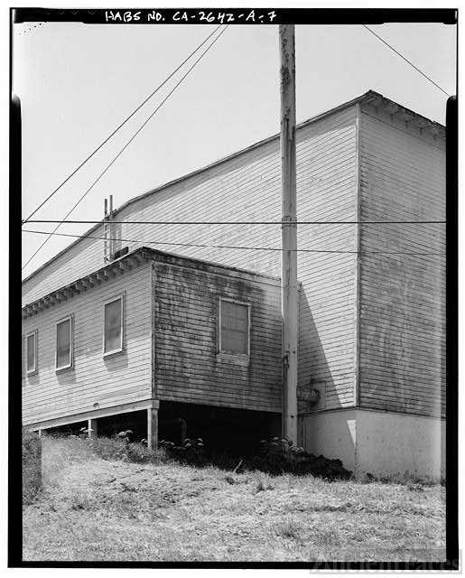 7. DETAIL OF CHIMNEY STACK AND REAR ABUTMENT, EAST REAR...