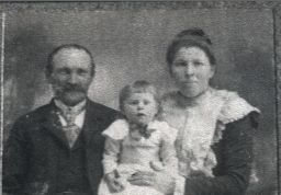 Casper, Anna & Lena Hinderscheit, Minnesota 1902