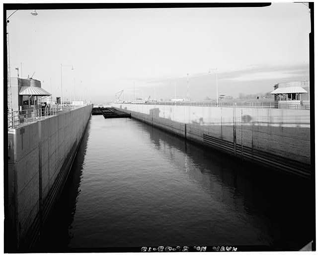 13. OVERALL VIEW OF MAIN LOCK INTERIOR, LOOKING NORTH...