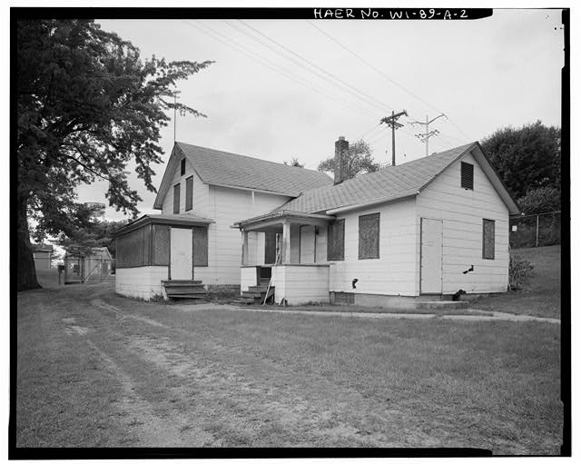 2. VIEW NORTHWEST, Lockkeeper's residence - Kaukauna Lock...