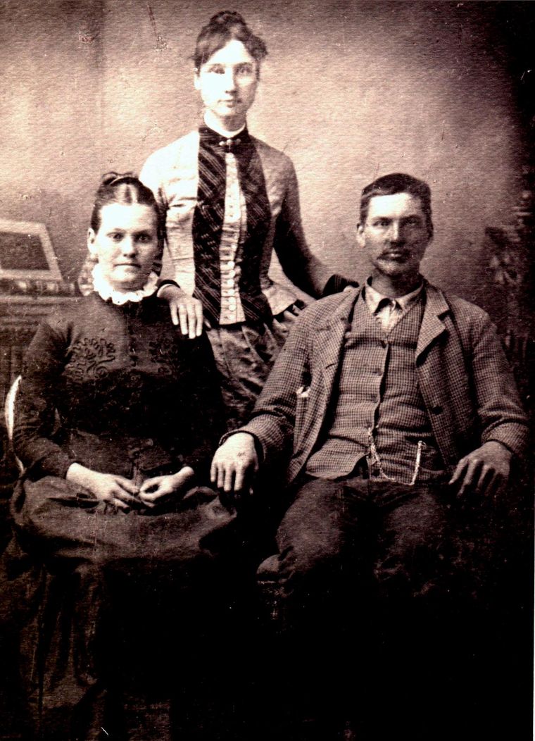 Cerilda, Myra and Jim Yates in Missouri