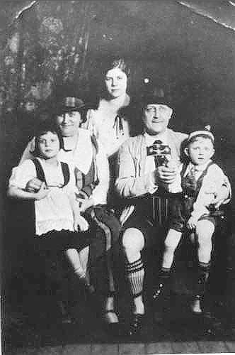 Nicolaus Family, 1922 Germany
