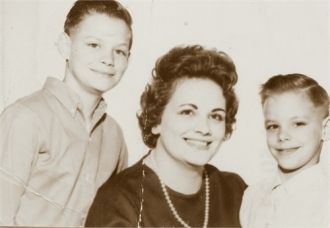 Anita Louise (Stephens) Hunnicutt w sons Jim & Tim