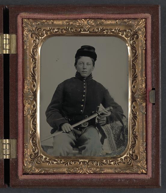 [Unidentified soldier in Union uniform with sword]