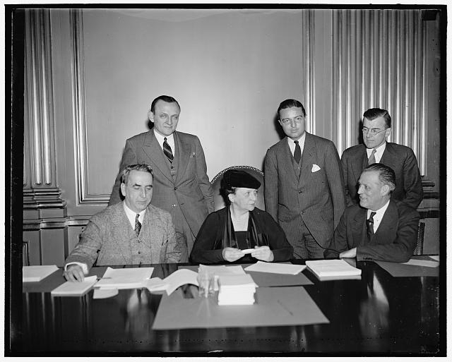 Labor Secretary receives silicosis report. Washington...
