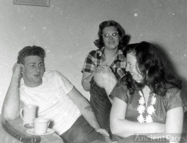 Frank Kroetsch, Joyce Benning