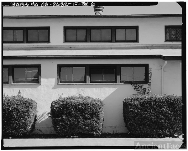 Detail of bathroom and clerestory windows at the facades.... - Low-Budget Industrial Apartment Renovation Clerestory Windows