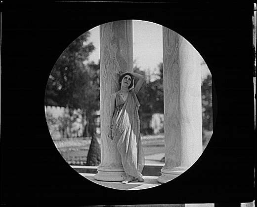 Maria Theresa Duncan dancing