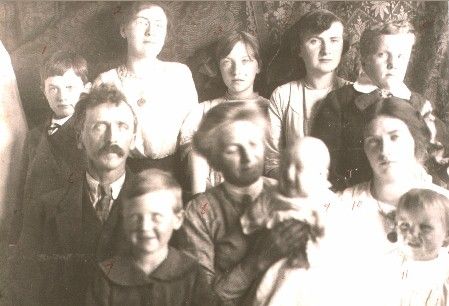 William A. & Elizabeth (Rembe) Croft Family, 1912