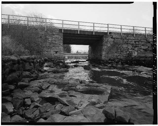 4. VIEW OF RETAINING WALLS AND ABUTMENTS, SHOWING RIVER...