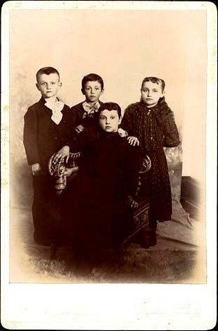 Photo of various Swearingen/Pierson  children
