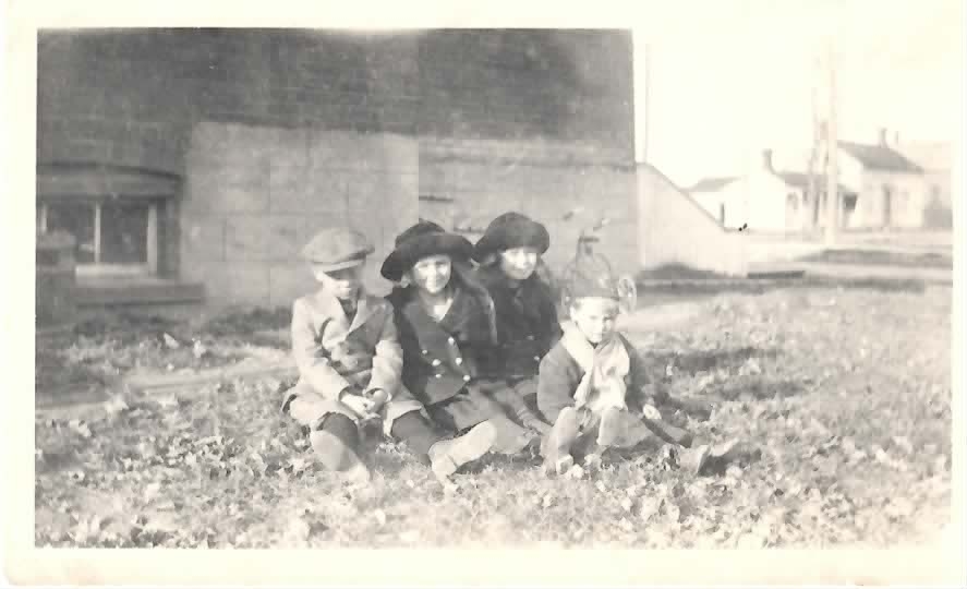 Hockley & Lish cousins, 1920