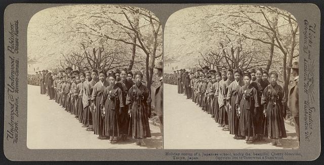 Holiday outing of a Japanese school, under the beautiful...