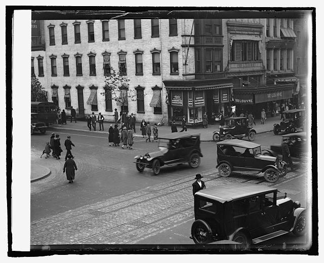 [Street scene, Washington, D.C.]