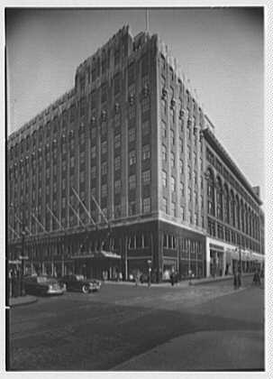 Bloomingdale's, business at 59th and Lexington Ave., New...