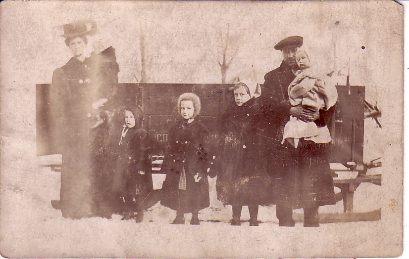 Clarinda and  William Blake family, 1909