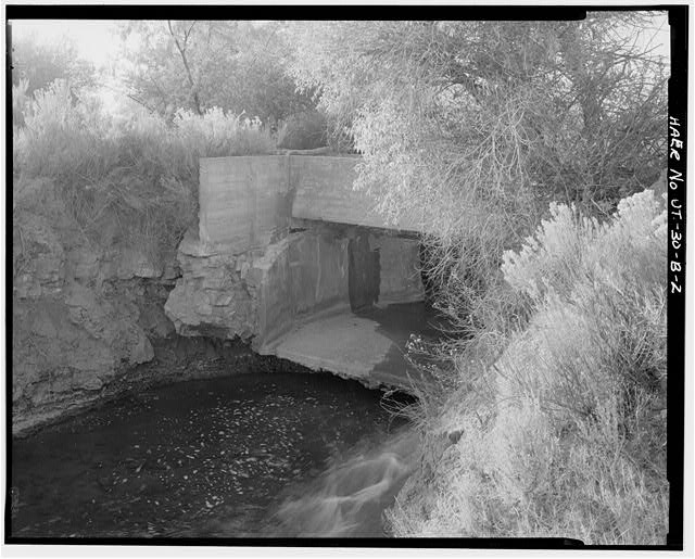 2. VIEW OF CONCRETE FLUME, LOOKING NORTHWEST - Irrigation...