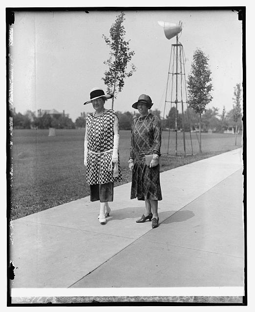 Mrs. L.M. Nulton & Mrs. T.D. Robinson at Annapolis, 8/7/25