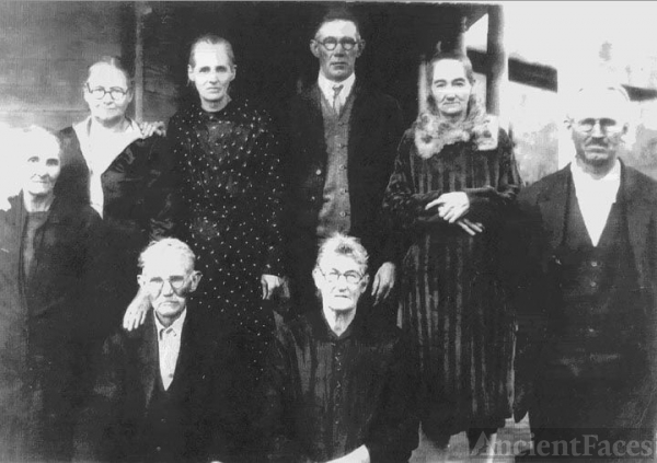 James W. & Mary Walton Family, 1932
