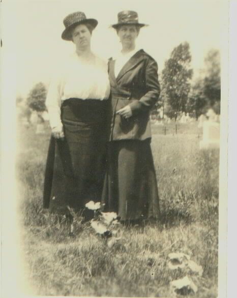 Mary & Helena Mahon, 1910