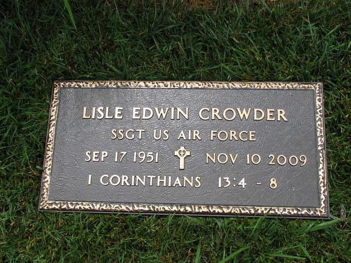 Lisle E Crowder Gravesite