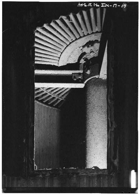 17. CLOSE-UP VIEW SHOWING STEEL PEDESTAL COLUMN TO...