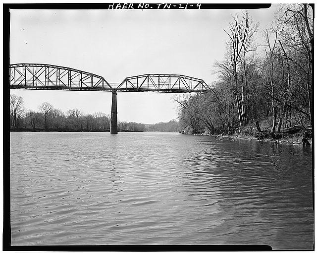 4. VIEW OF NORTH ELEVATION, WEST TRUSS, LOOKING SOUTH -...