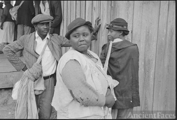 Ben Shahn photo - Cotton Pickers in Arkansas 1935