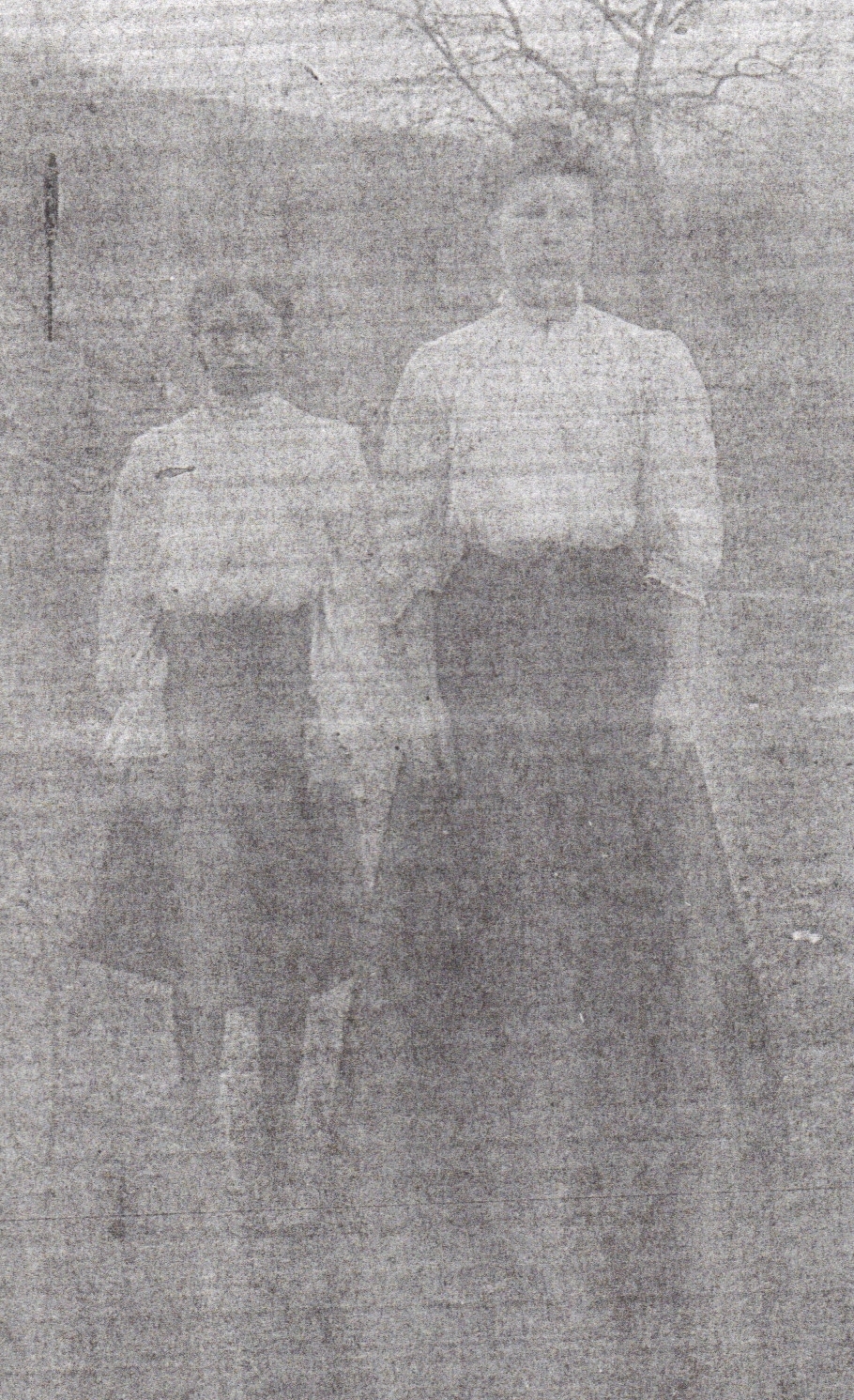 Ida  Gose and Miss Hildenbrand
