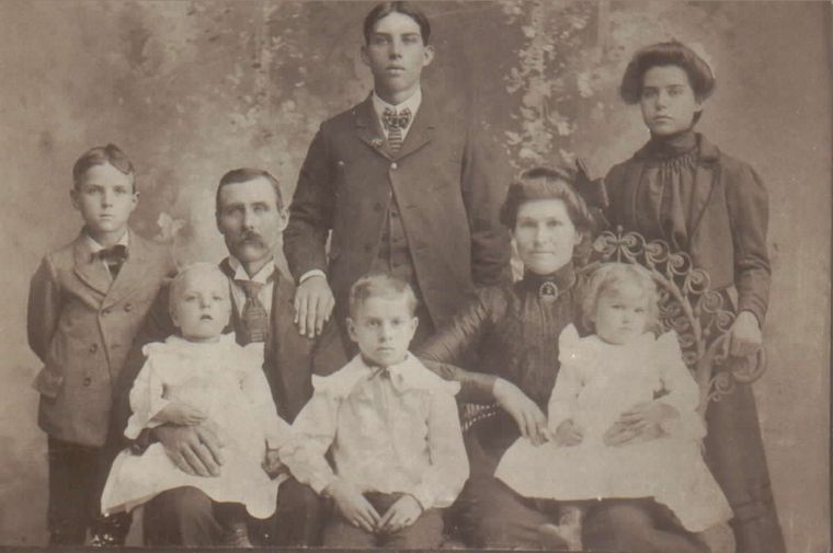 Levi & Maryetta Binkley Family