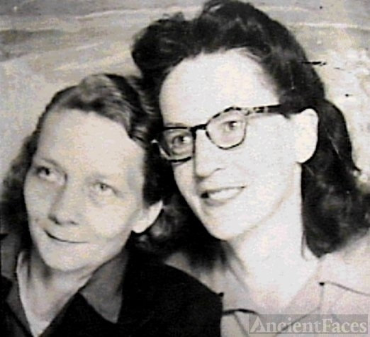 Bernice (Hill) Hocking & 'Doll' (Hill) Ford, WI