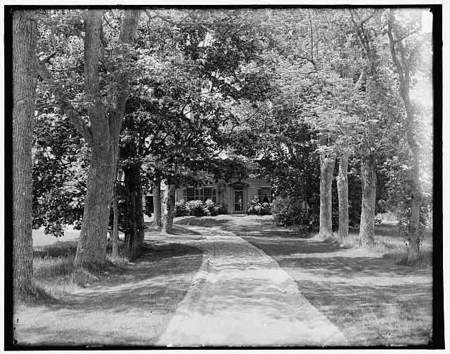 [Old Manse from the highway, Concord, Massachusetts]