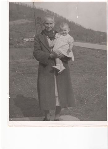 Mary Ellen Hodge Smith & granddaughter