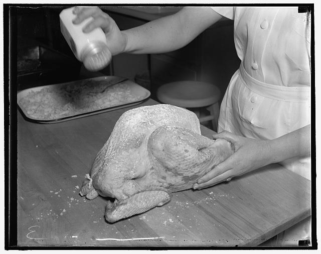 Correct way to bake turkey. (3) flour is sprinkled on the...