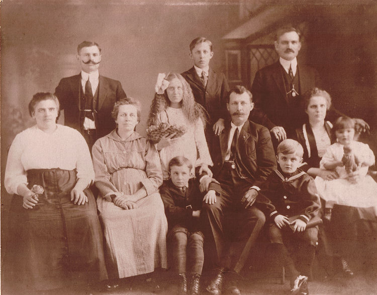 Horvath/Chaosky Family 1920